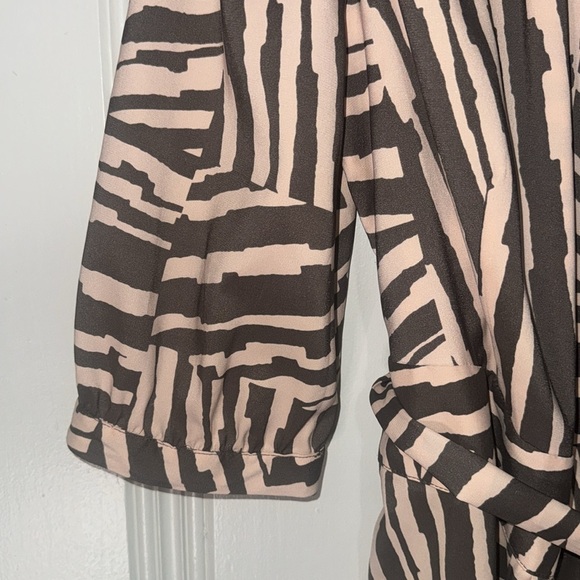 Banana Republic Stretch Animal Print Wrap Dress Size 8 - Picture 4 of 6